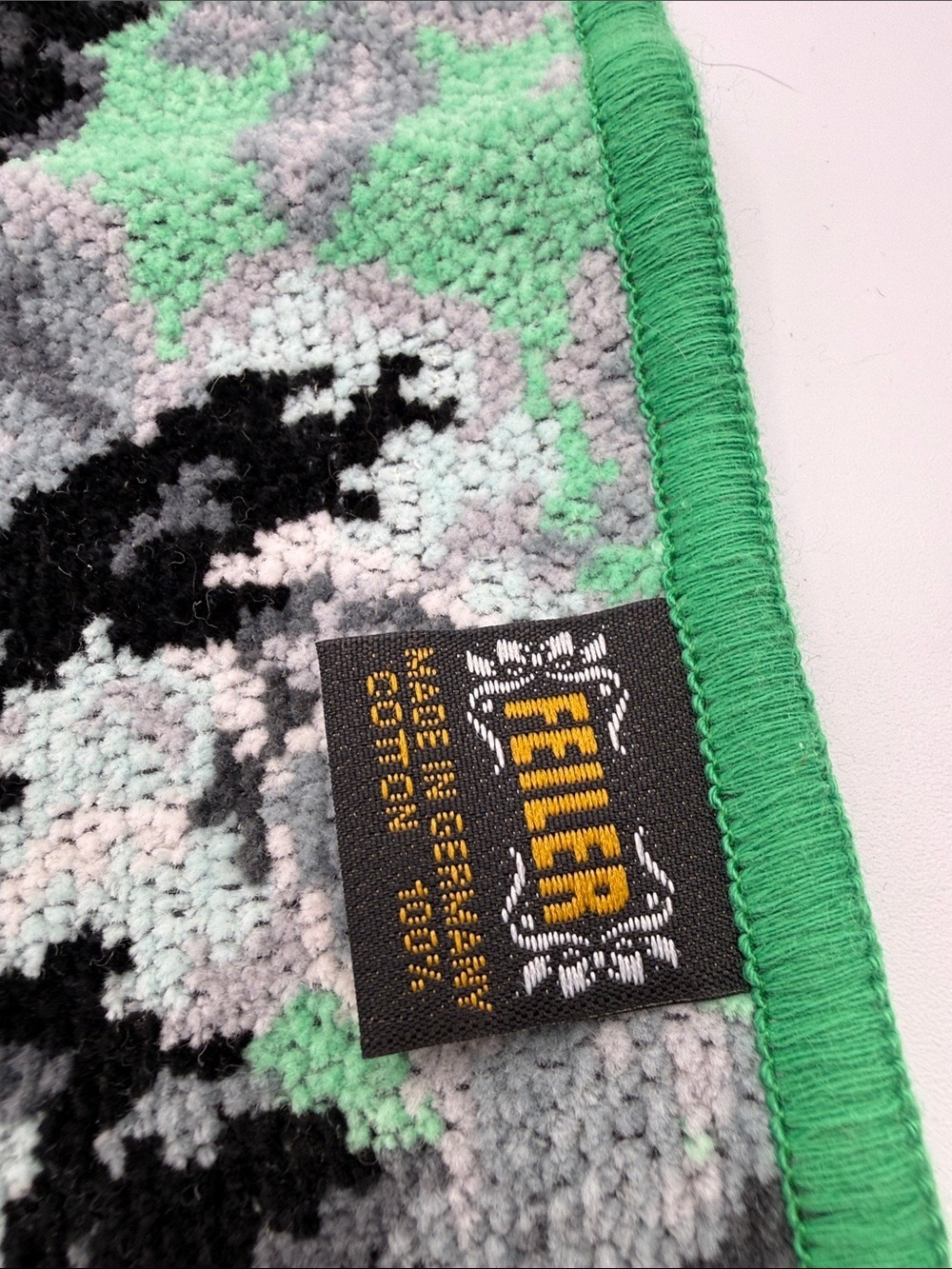 Feiler Green Floral Chenille Square Towel/Face cloth/ handkerchief /100 cotton - Picture 3 of 4